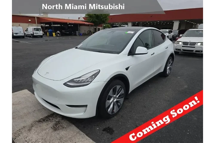 $30490 : Tesla Model Y 2023 AWD 4dr C image 1