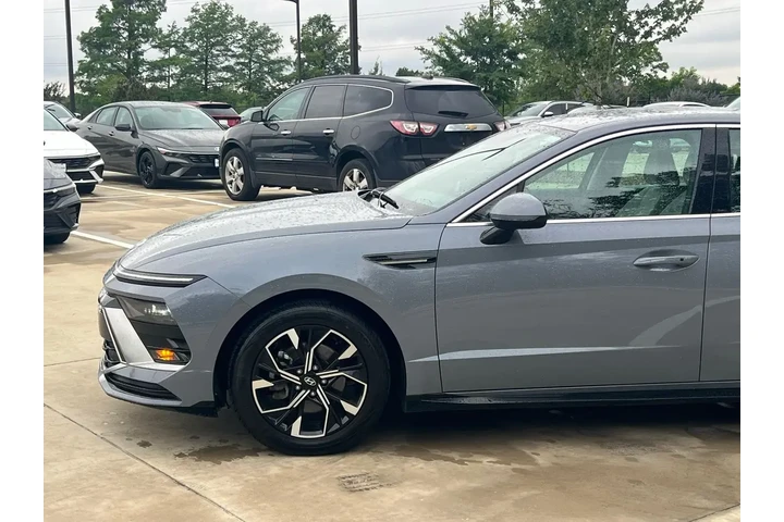 $20993 : Hyundai SONATA 2025 SEL 4dr image 2