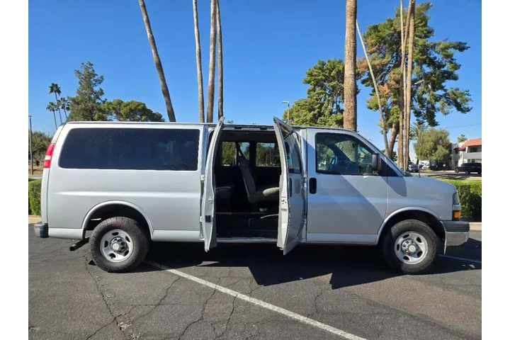 $22995 : 2017 Express Passenger image 5