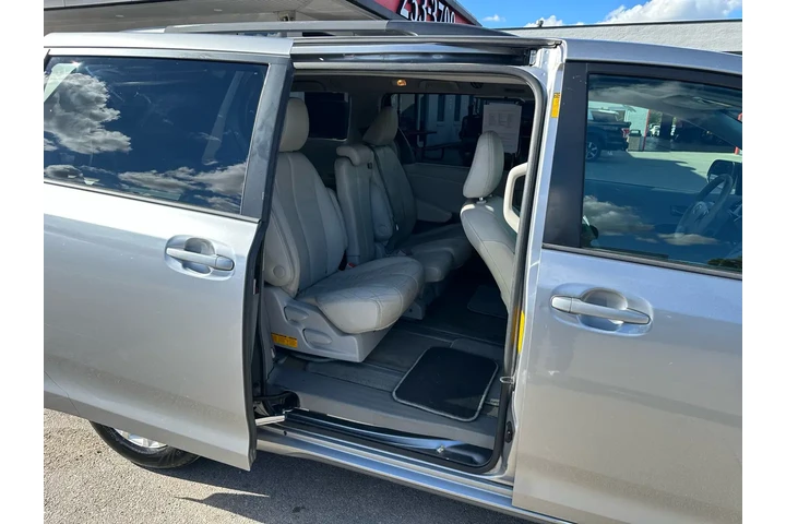 $6980 : 2013 Sienna 5dr 7-Pass Van V6 image 10