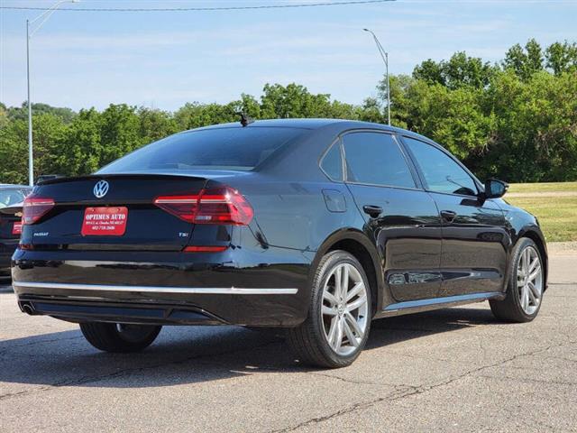 $12990 : 2018 Passat 2.0T R-Line image 7