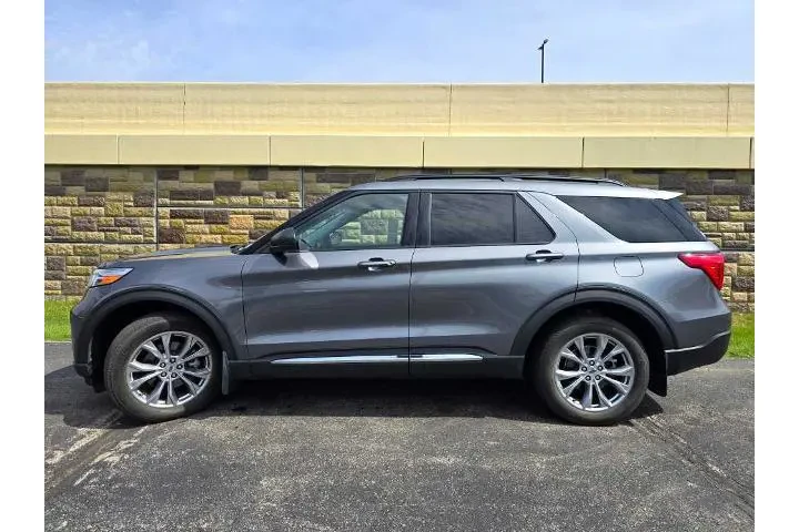 $27481 : Ford Explorer 2022 AWD XLT 4 image 7