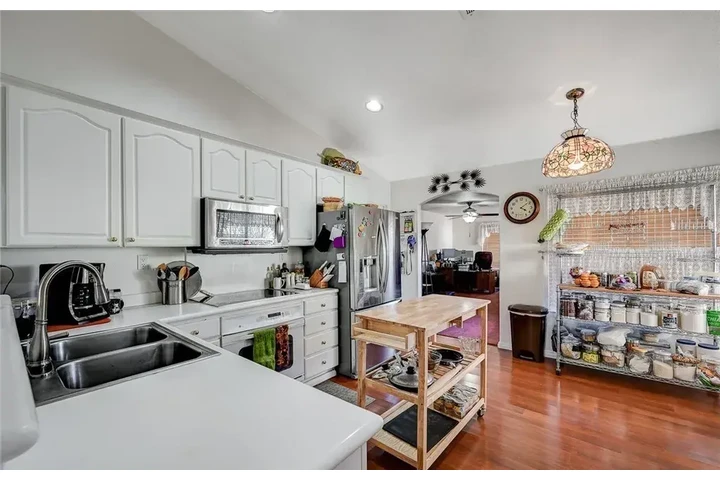 $1200 : North Las Vegas -Available image 4