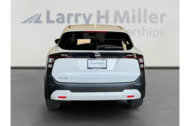 Nissan Kicks 2025 SV 4dr Cro image 4