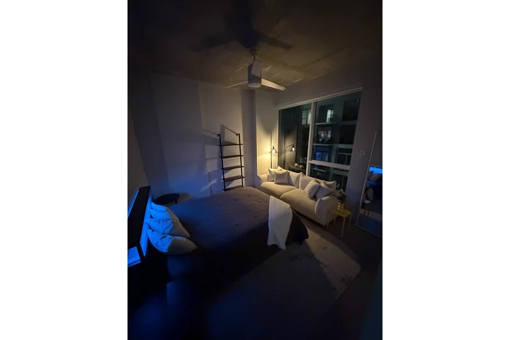 $1600 : Habitación en renta image 1