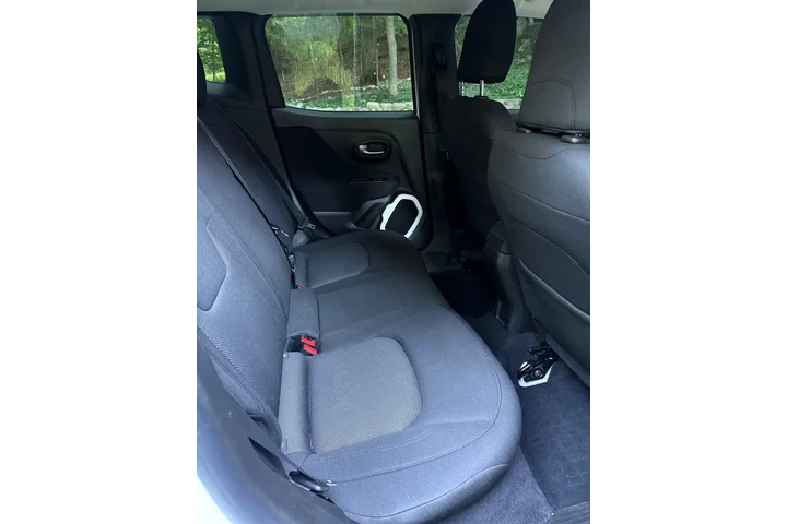 $5500 : 2016 Renegade Latitude 4x4 image 7