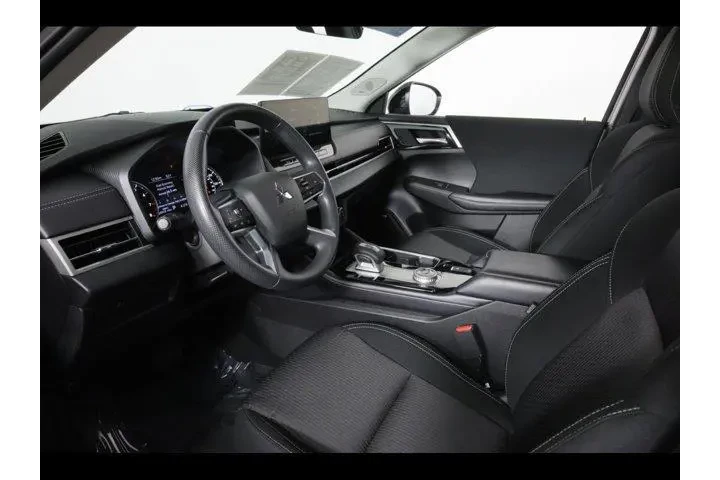 $26975 : Mitsubishi Outlander 2025 AW image 9