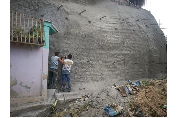 Pantallas en Concreto  Caracas image 1