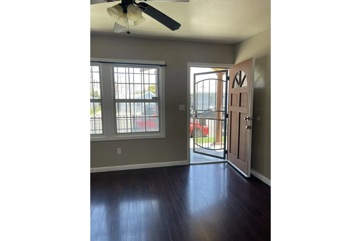 $2700 : Casa de renta image 3