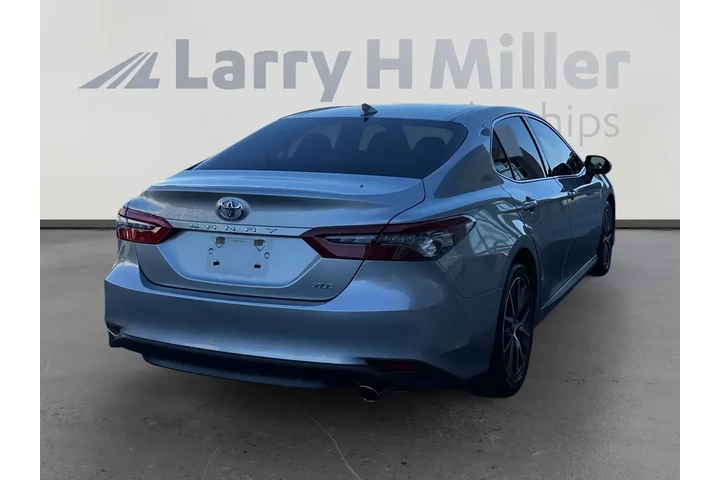Toyota Camry 2024 XLE 4dr Se image 5