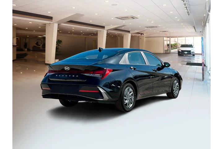 $24995 : Hyundai ELANTRA 2024 SEL 4dr image 7