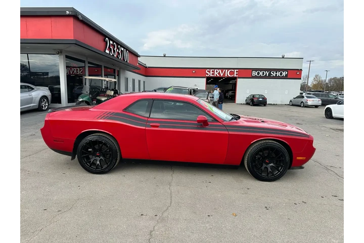 $8980 : 2013 Challenger 2dr Cpe SXT P image 1