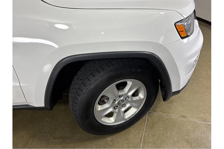 $15000 : 2017 Grand Cherokee Laredo image 10