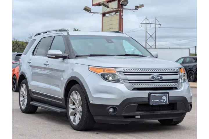 $13572 : 2015 Explorer Limited image 6