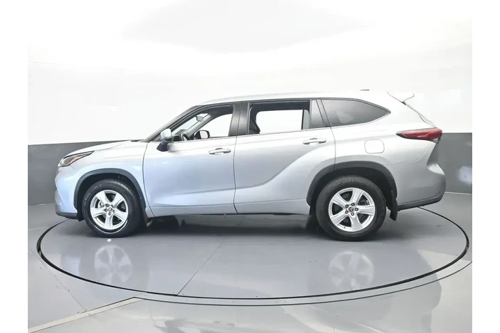 $25400 : Toyota Highlander 2022 AWD L image 3