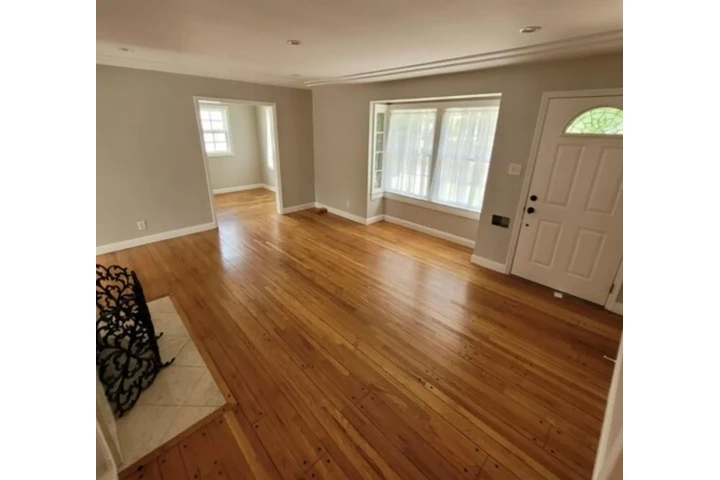 $2650 : Newly Remodeled image 3