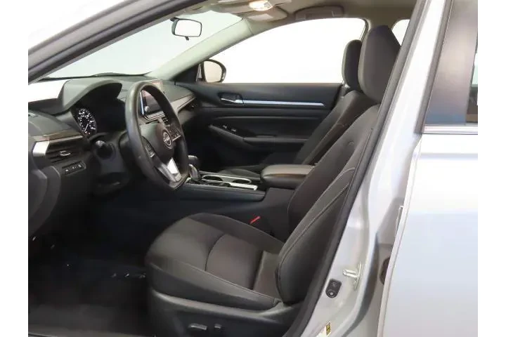 $20174 : Nissan Altima 2023 2.5 SV 4d image 2