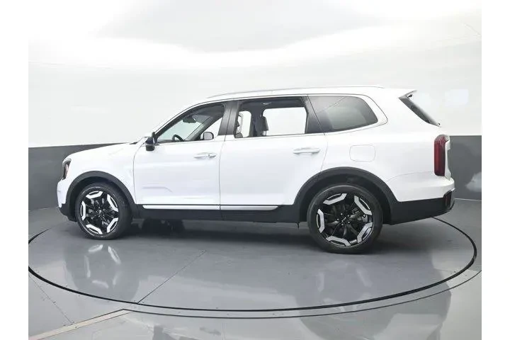 $33700 : Kia Telluride 2024 S 4dr SUV image 3