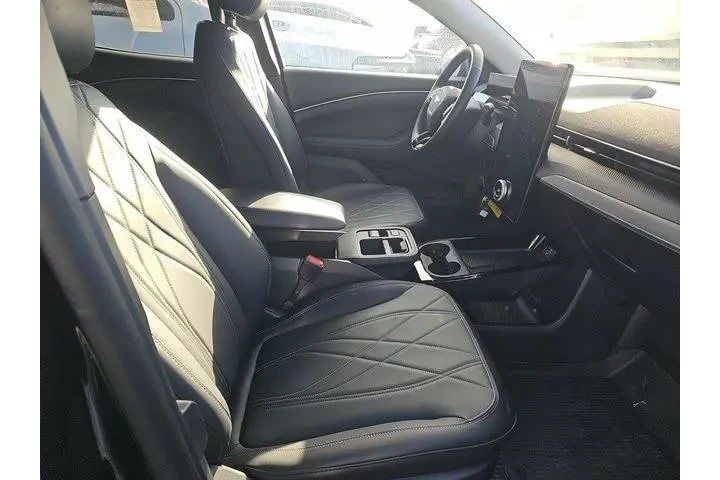 $29000 : Ford Mustang Mach-E 2025 Sel image 8