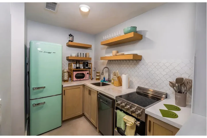 $1650 : NEWLY UPGRADED TWO-STORY image 1