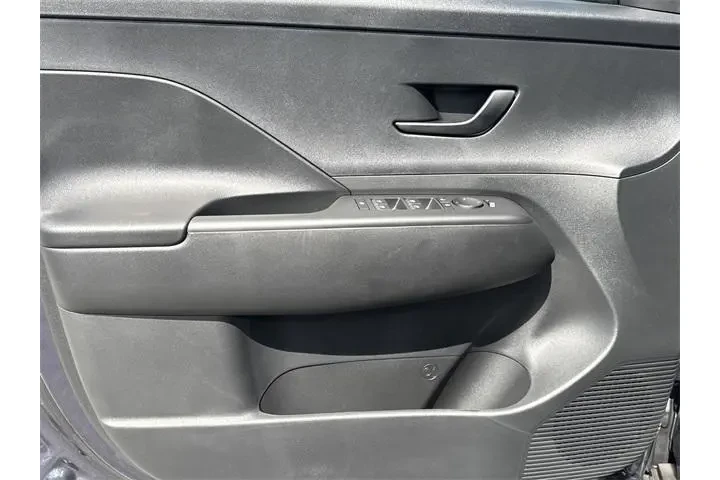 $24275 : Hyundai KONA 2025 SEL 4dr Cr image 10