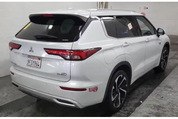$31750 : 2023 Outlander PHEV SEL image 3
