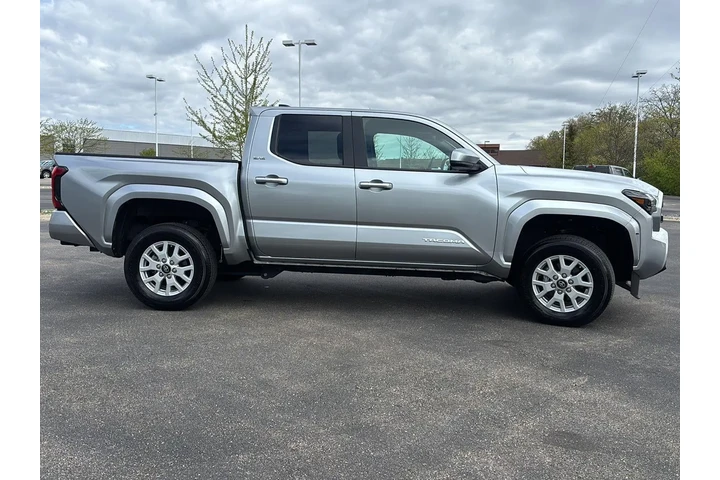 $40000 : Gold Certified 2024 TACOMA SR5 image 8