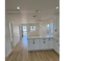 $2000 : 2 Bedroom in South Los Angeles thumbnail