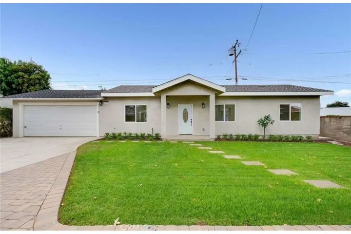 $2100 : 2 Bed House in West Adams Blvd image 1