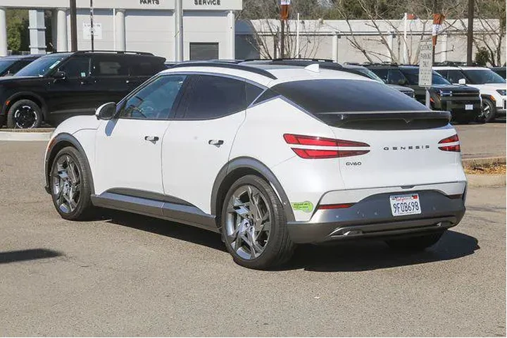 $35492 : Genesis GV60 2023 AWD Perfor image 2
