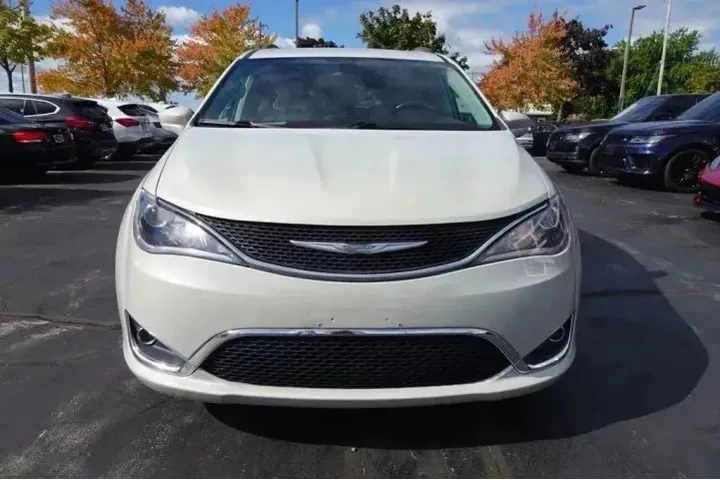 $14495 : 2017 PACIFICA image 6