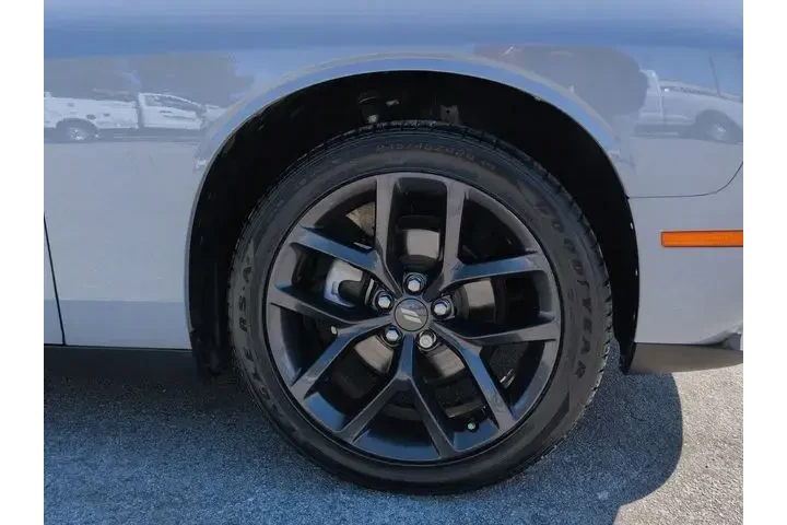 $24400 : Dodge Challenger 2021 SXT 2d image 10