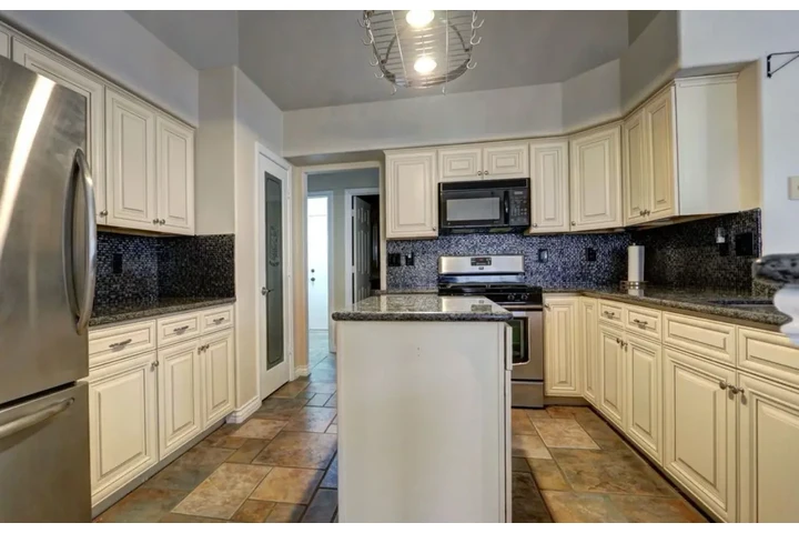 $1400 : 3Bed/2Bath Home in Las Vegas image 3