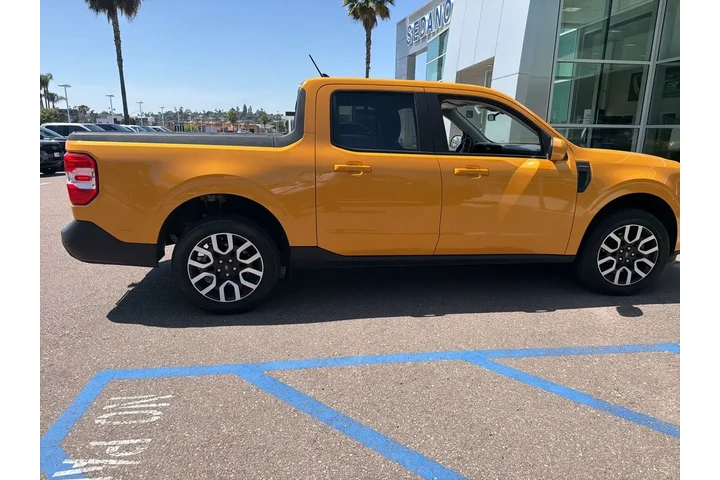 $30900 : Ford Maverick 2023 AWD XL 4d image 7