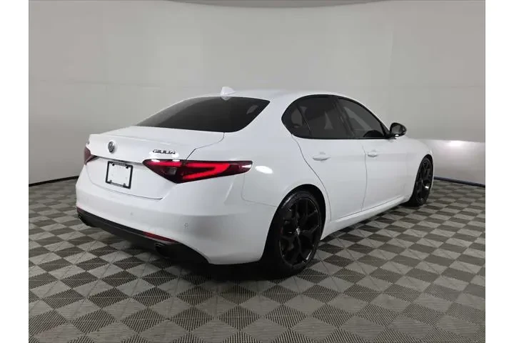 $20987 : Alfa Romeo Giulia 2020 image 8