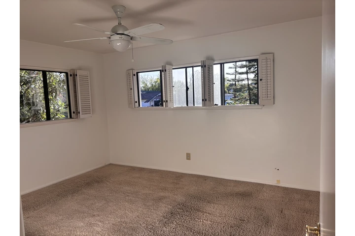 $700 : 2 cuartos image 8