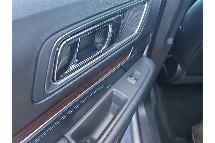 $17990 : Ford Explorer 2017 AWD Limit image 10