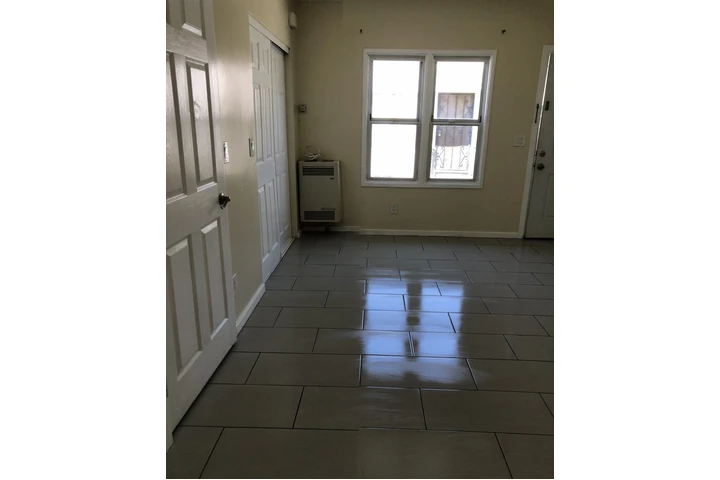 $1450 : Single, 1st floor, Los Angeles image 9