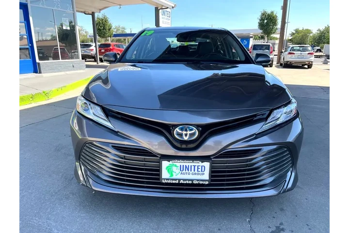 2019 Camry Hybrid XLE image 2