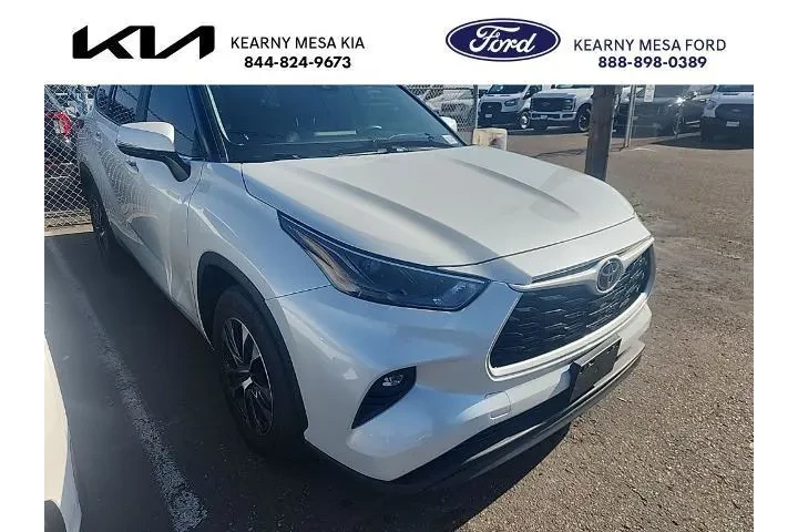 $38991 : Toyota Highlander 2023 LE 4d image 1