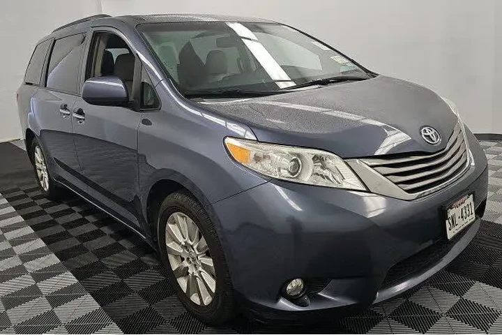 $15995 : Toyota Sienna 2015 AWD XLE 7 image 1