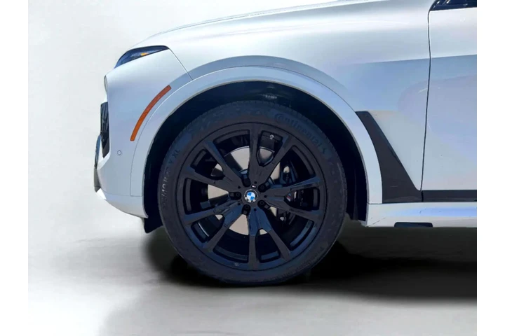 $81999 : 2025 BMW X7 image 9