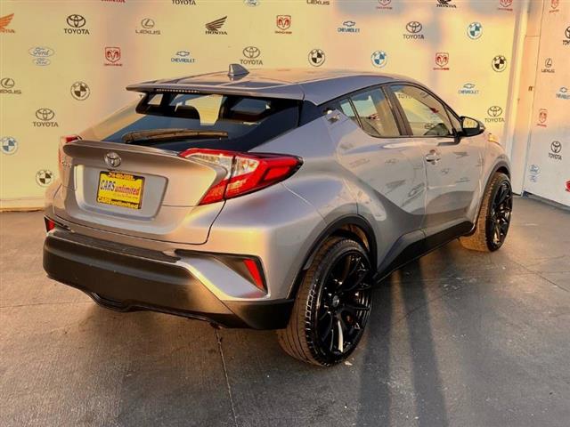 $17995 : Used 2019 C-HR XLE FWD (Natl) image 3