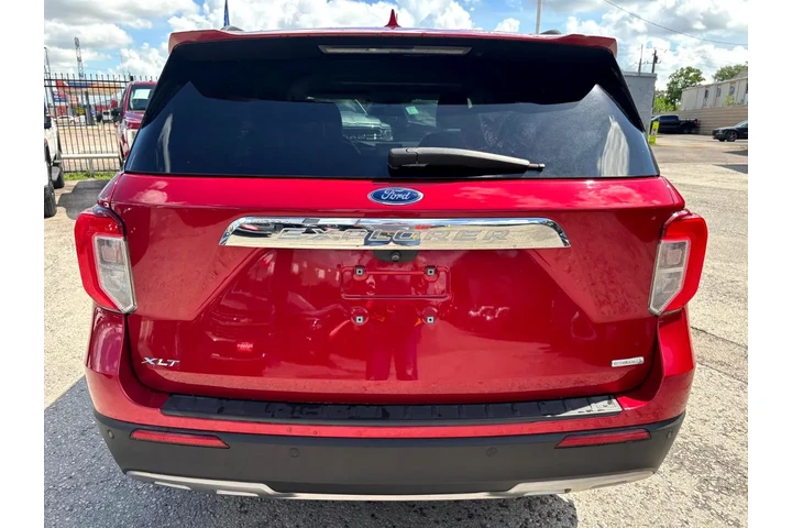 2020 Explorer XLT image 4
