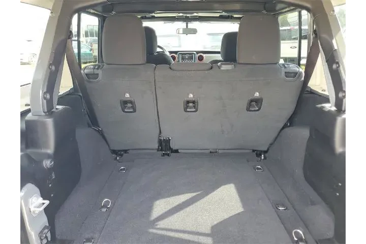 $28399 : Jeep Wrangler Unlimited 2021 image 9