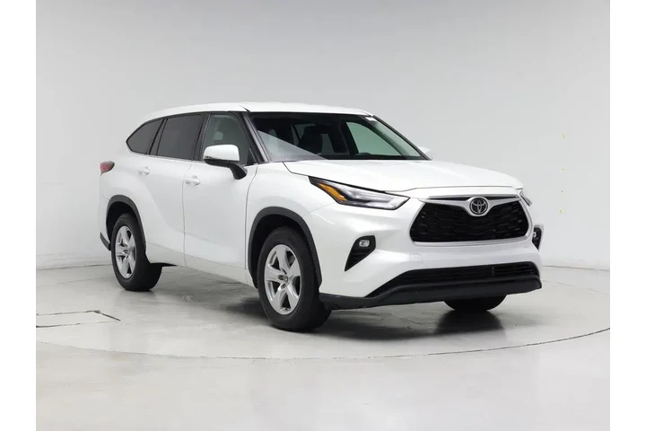$31998 : Toyota Highlander 2022 LE 4d image 1