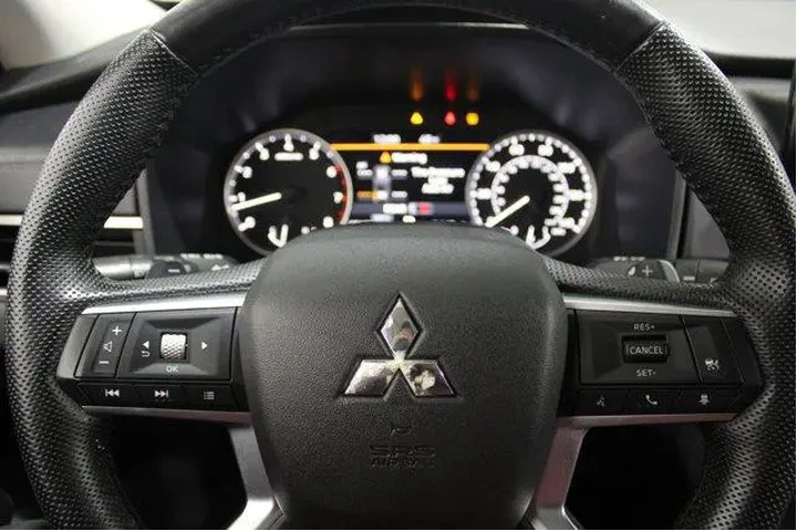 $25947 : Mitsubishi Outlander 2023 AW image 8
