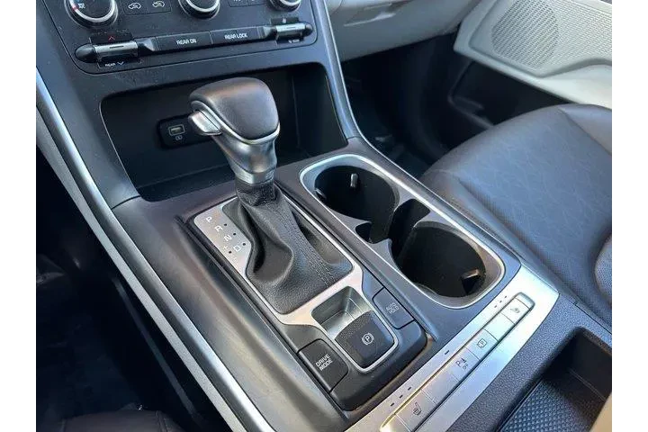 $26935 : Kia Carnival 2022 LX 4dr Min image 9