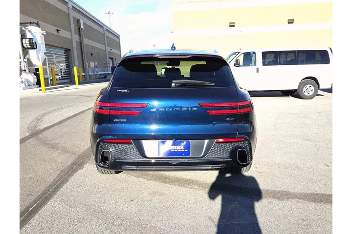 $37998 : Genesis GV70 2022 AWD 2.5T S image 6