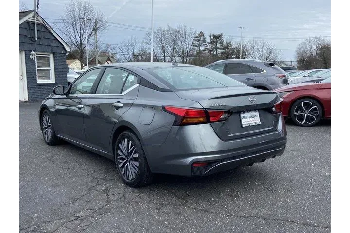 $17497 : Nissan Altima 2025 2.5 SV 4d image 6